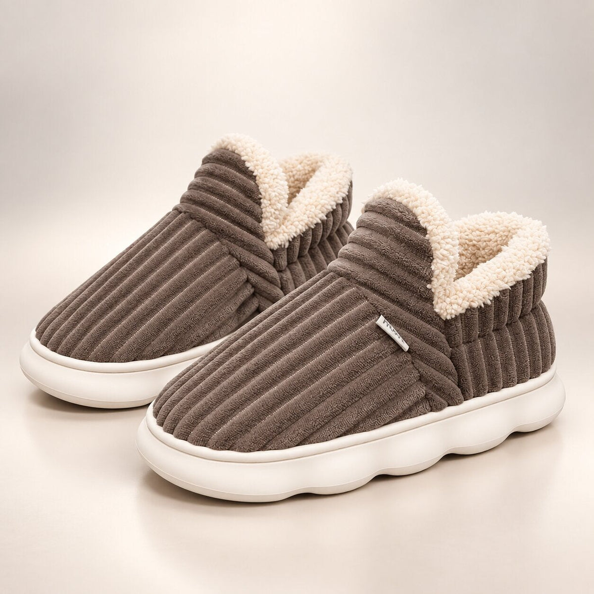 Men's warm bootie slippers with a plush lining and wave sole - taupe