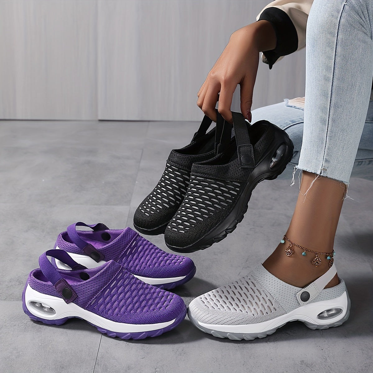 Mesh clogs with arch support, an air sole and heel strap for women and men - view 4