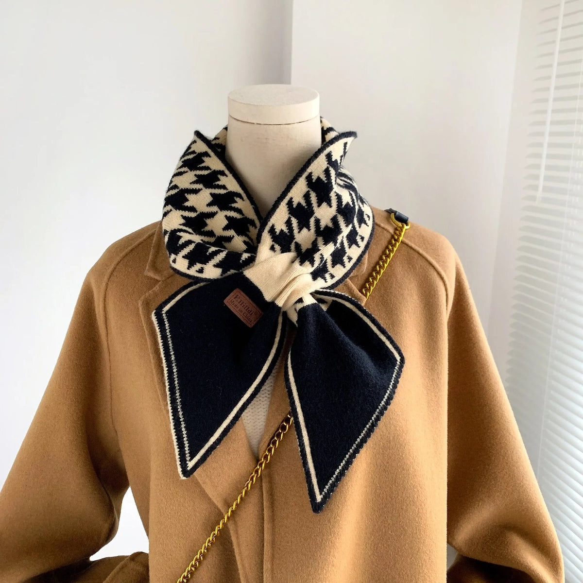 Women's narrow knitted scarf slipped through a small loop, with two plain pointed ends - large houndstooth