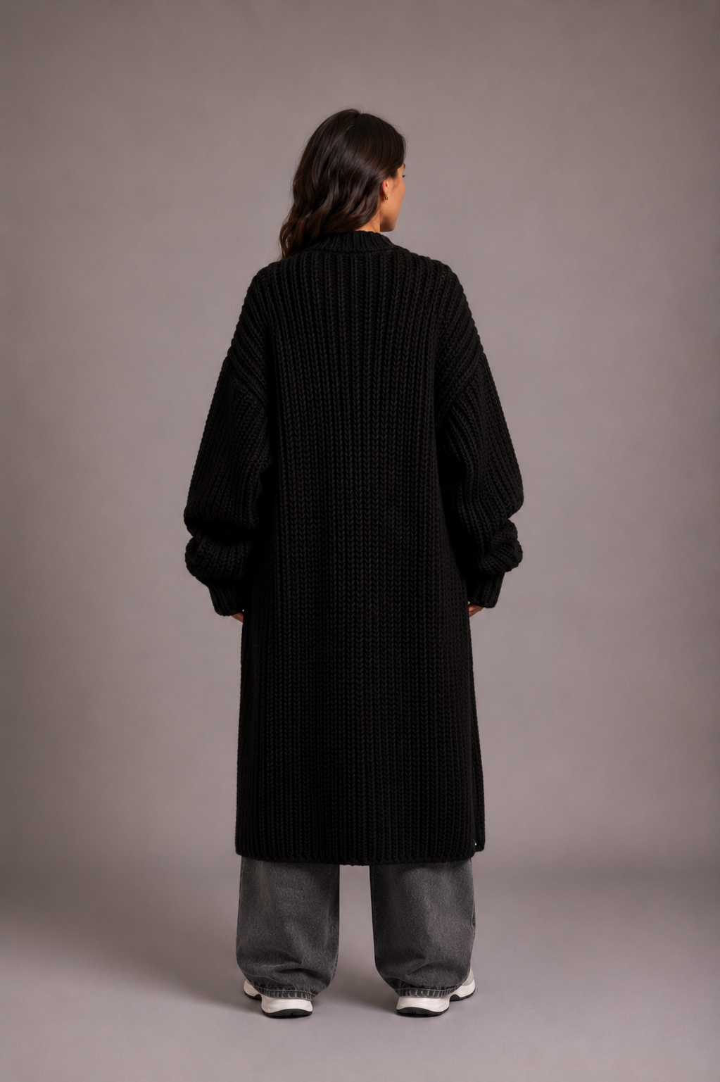 Women's oversized longline cardigan in a chunky knit with an open front and pockets