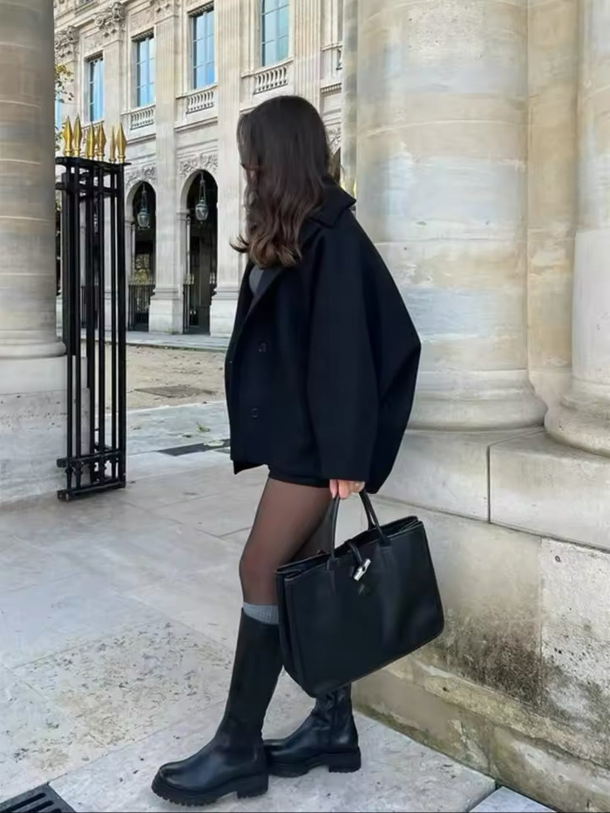 Women's oversized short coat in wool look with a point collar and wide sleeves