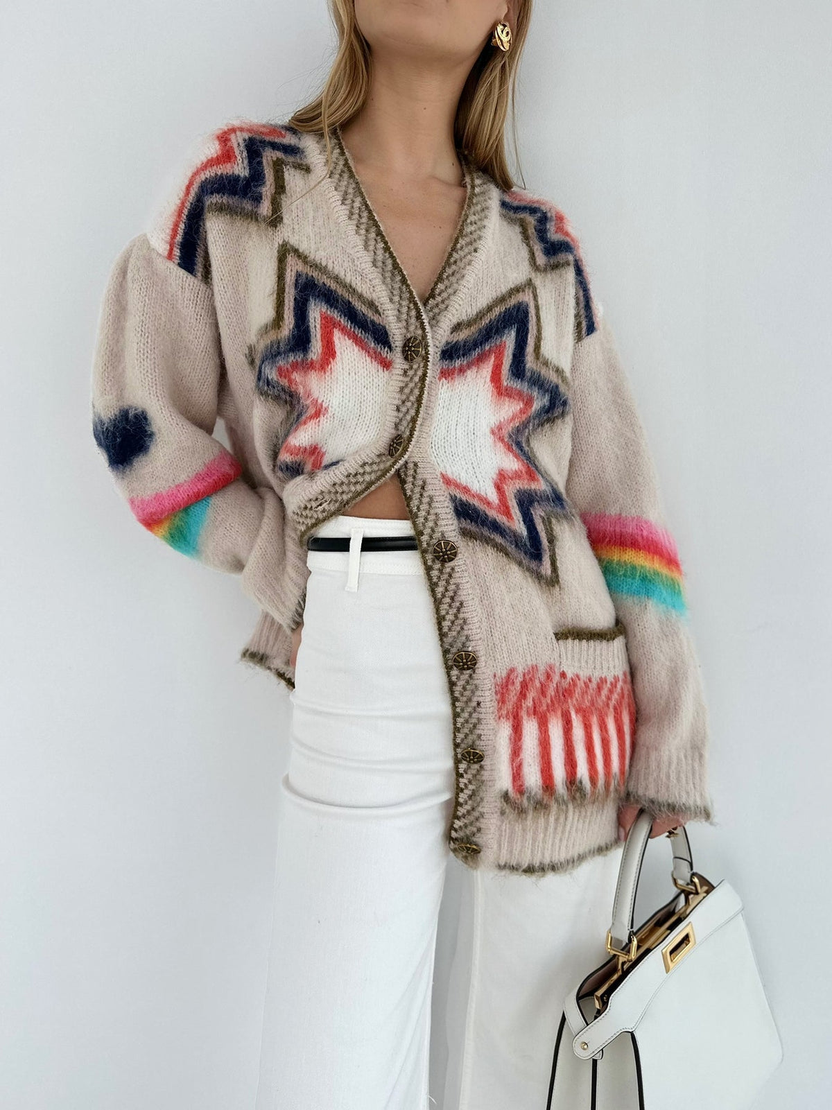 Women's oversized cardigan with a knitted star pattern, V-neck and patch pockets - beige