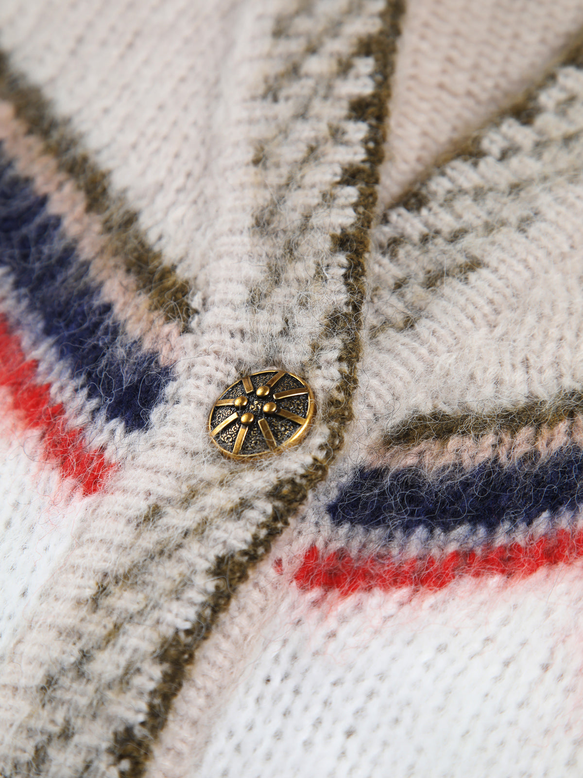 Women's oversized cardigan with a knitted star pattern, V-neck and patch pockets