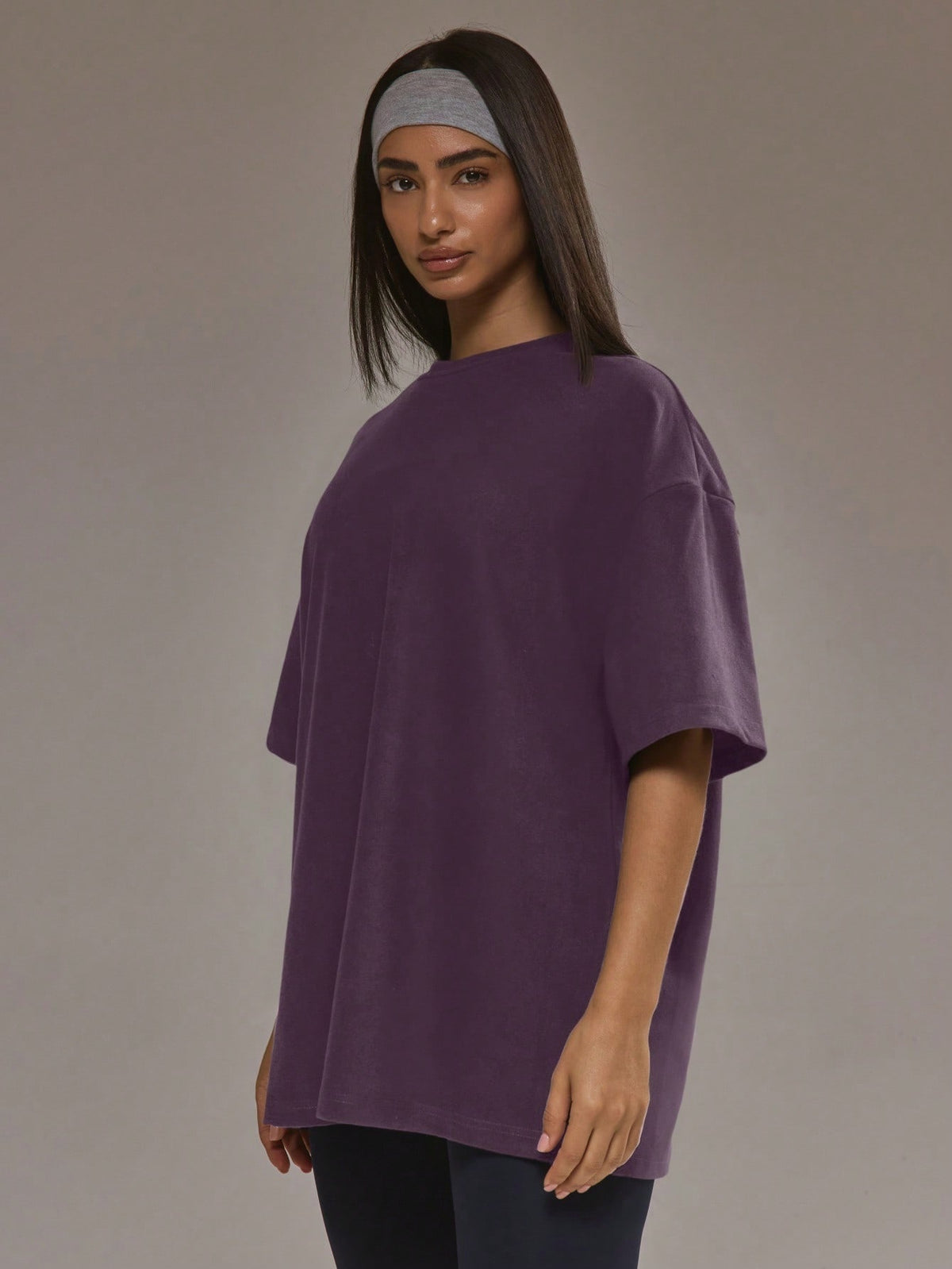Oversized T-shirt for women in soft stretch fabric with a crew neck - plum