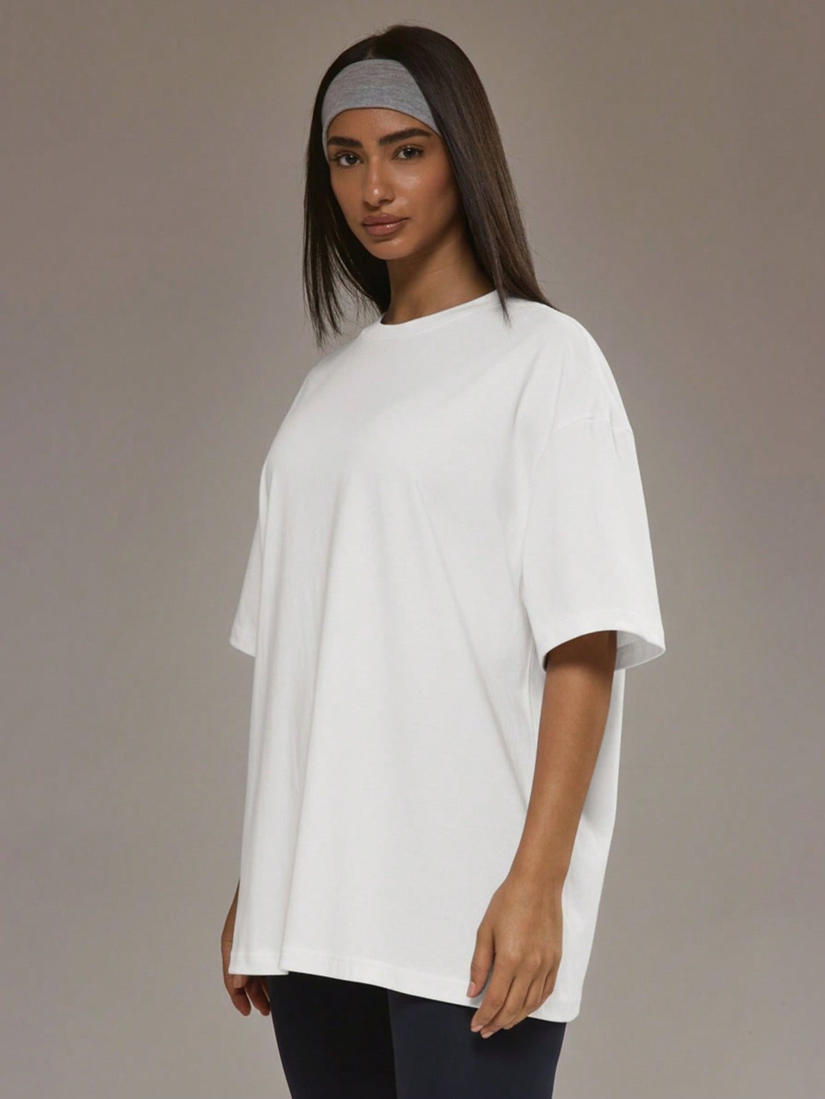 Oversized T-shirt for women in soft stretch fabric with a crew neck - white
