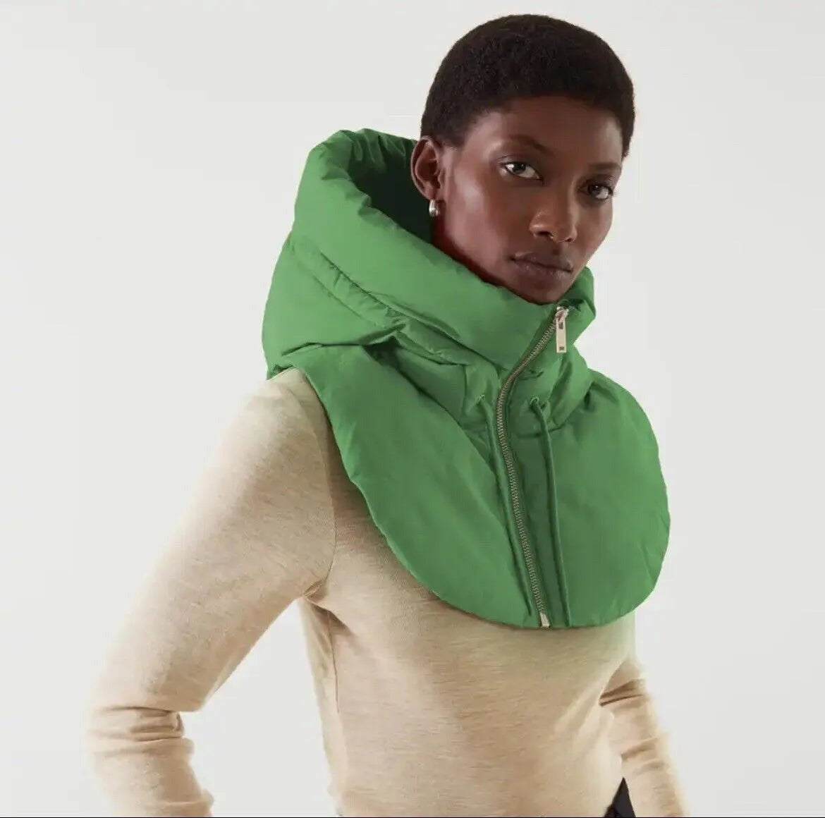 Women's padded hooded scarf with high collar, zip and drawstring - green