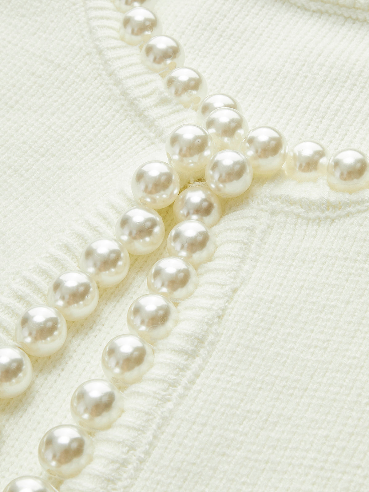 Women's short cardigan with a round neck, pearl trim and balloon sleeves