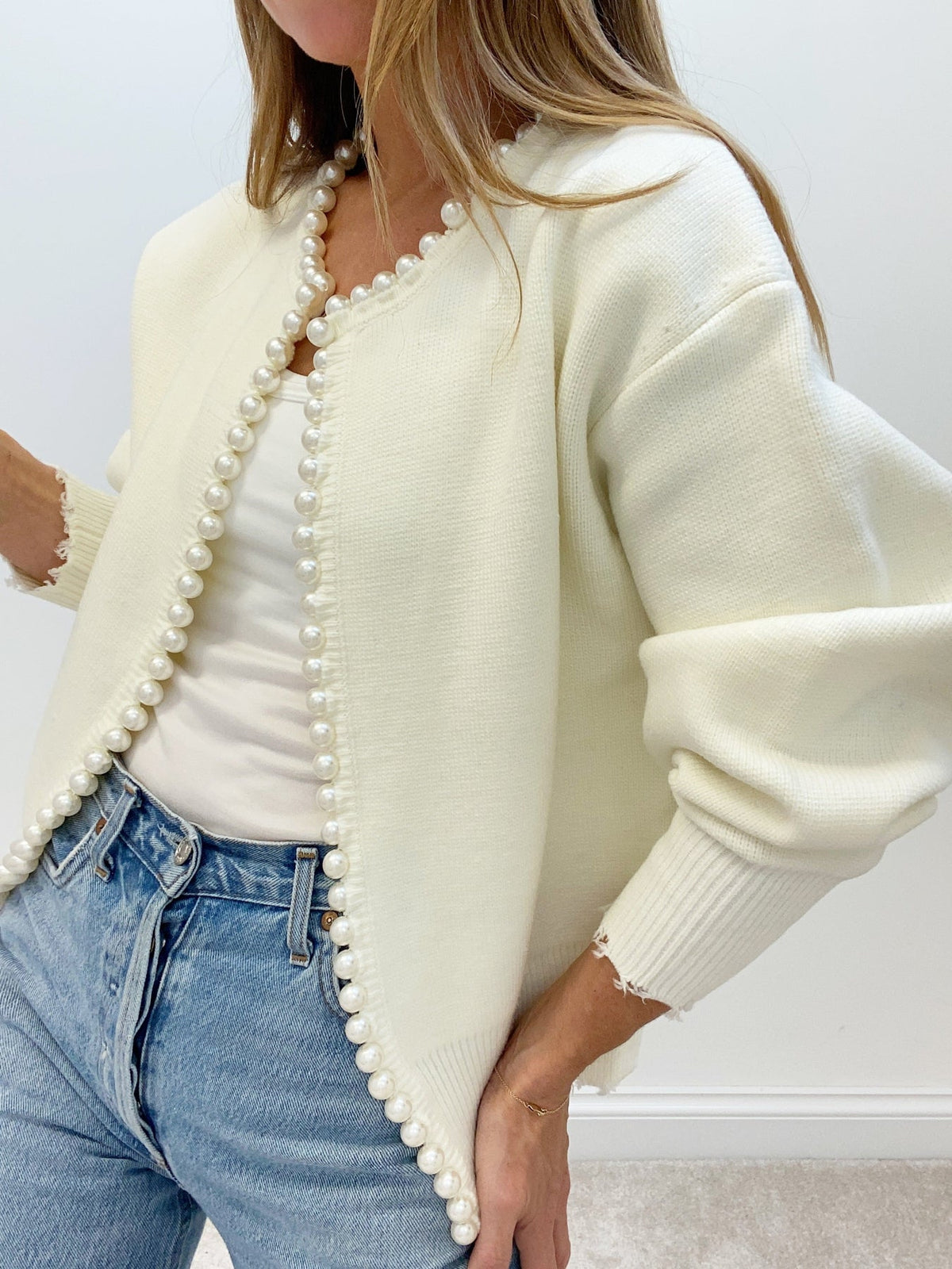Women's short cardigan with a round neck, pearl trim and balloon sleeves