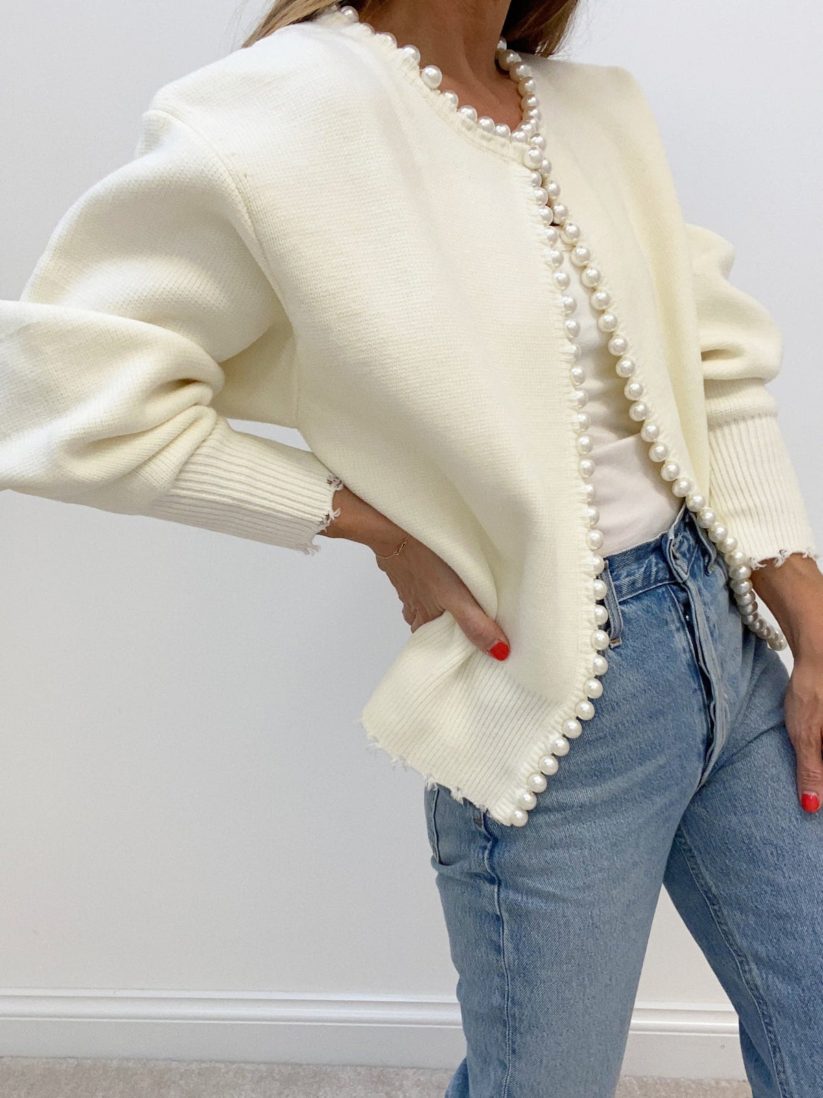 Women's short cardigan with a round neck, pearl trim and balloon sleeves