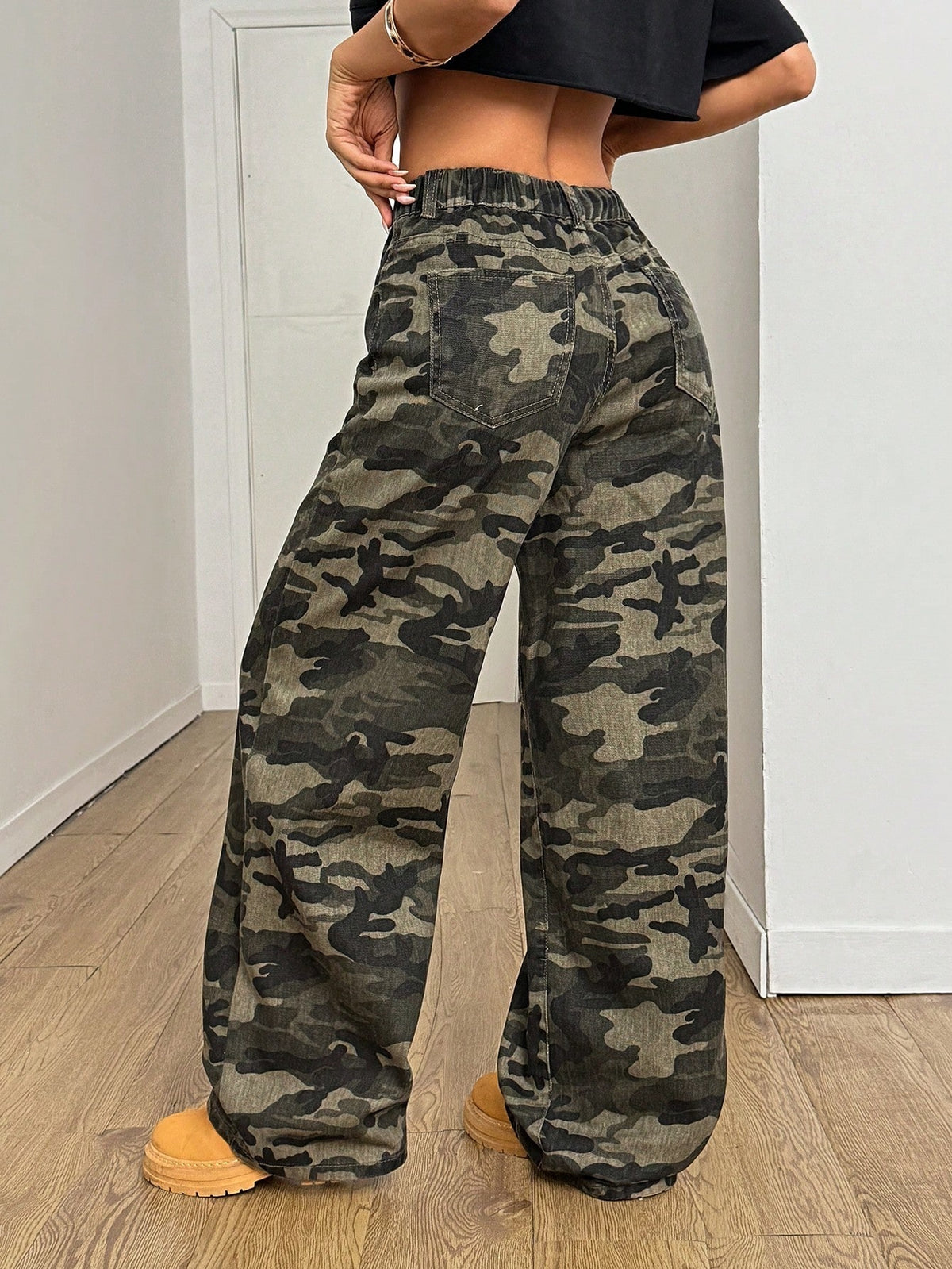 Petite camo jeans for women in cotton denim with a straight roomy leg - view 3