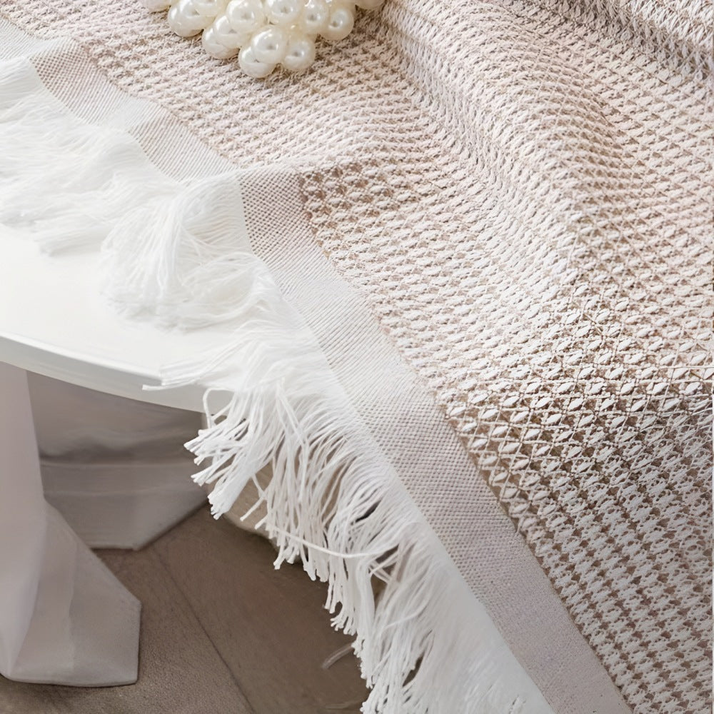 Picnic blanket of 180 x 180 cm with a waffle weave and fringe on the grass - view 3