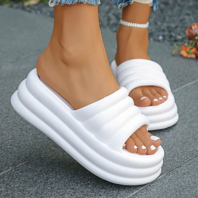 Platform sliders with a layered sole and wide ribbed band - white