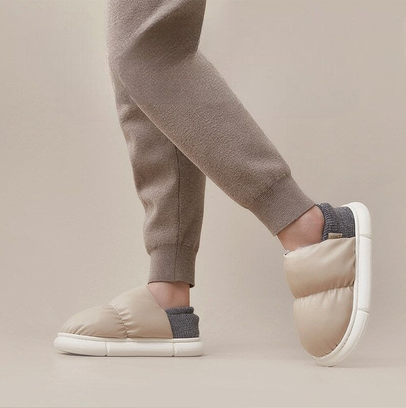 Platform slippers in faux leather with a puffer-style upper, knit heel and thick sole