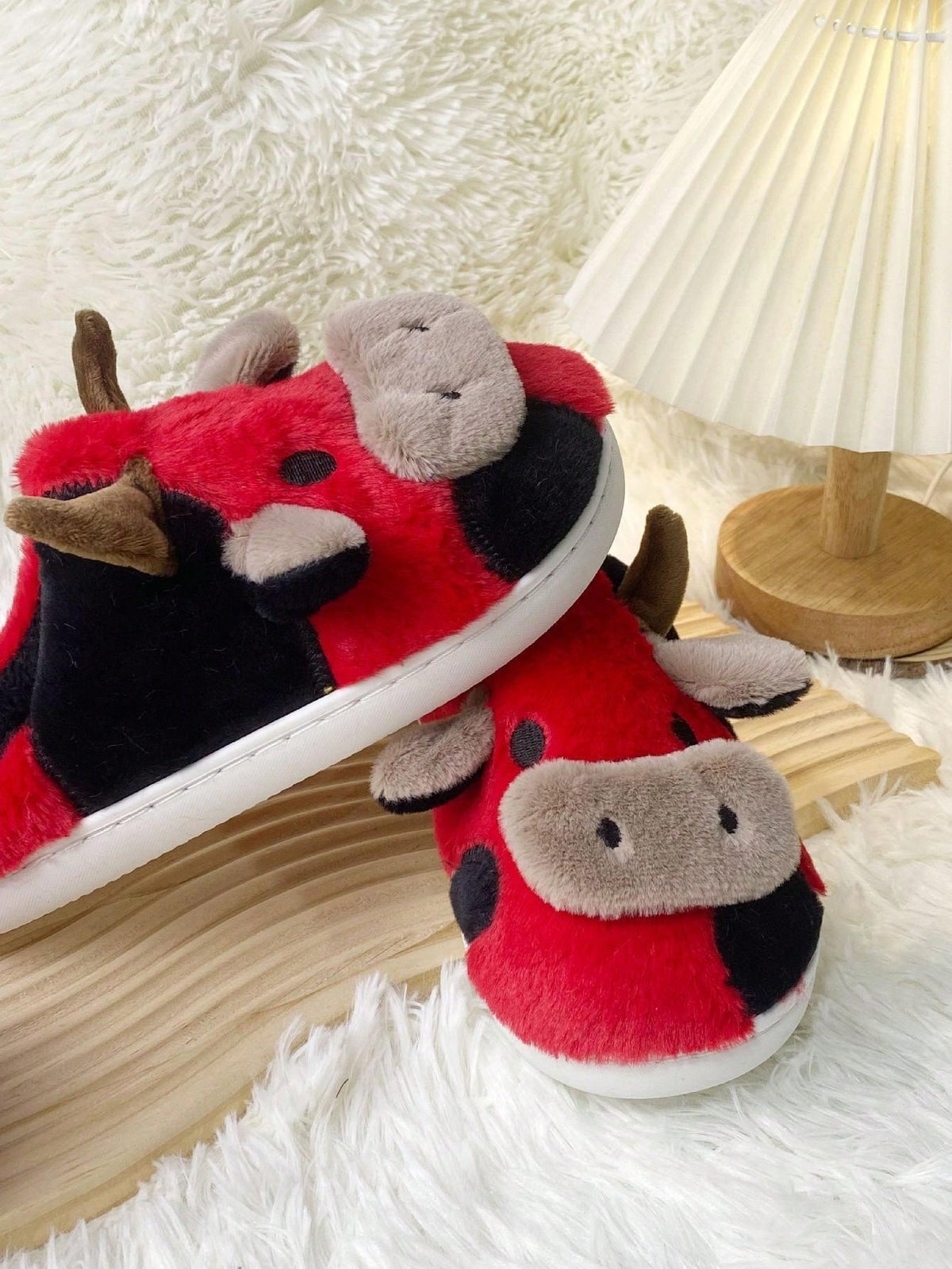 Plush cow slippers with little horns, ears and a snout on the toe and spots on the sides - view 11