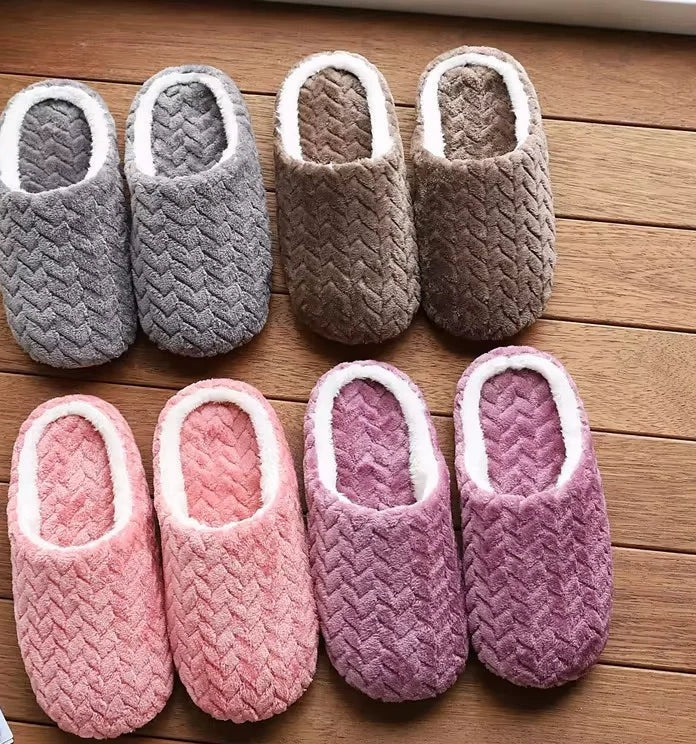 Plush slippers with a zigzag texture and open back for women and men