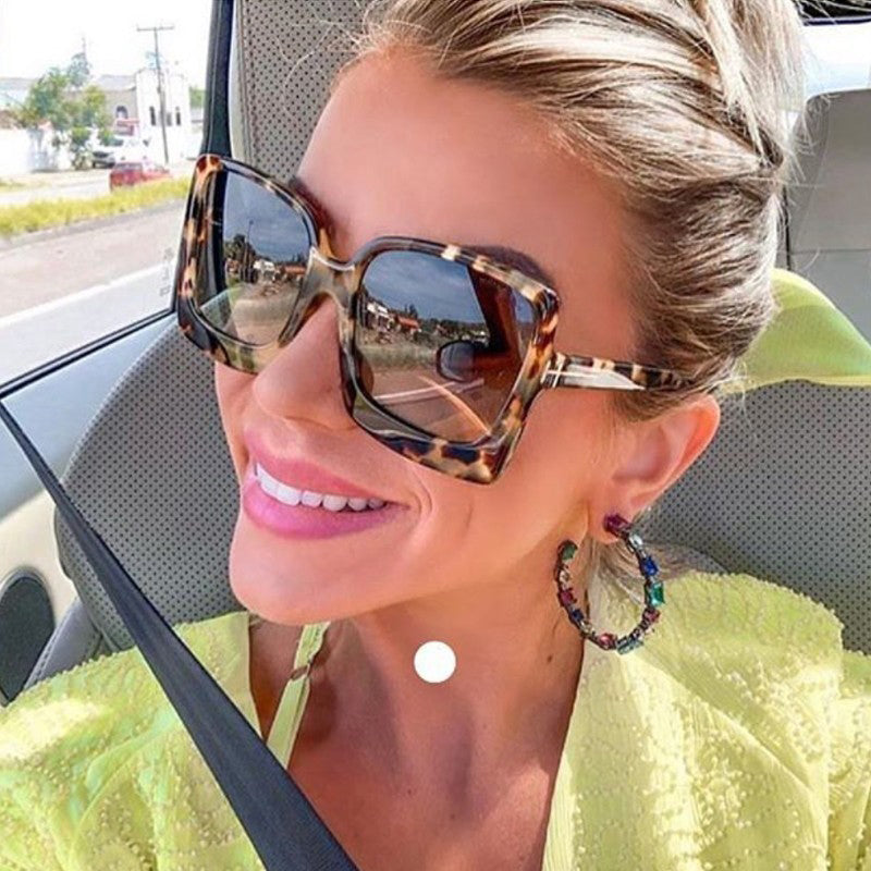 Women's Oversized Sunglasses – Jessica Trendy Leisure – side view