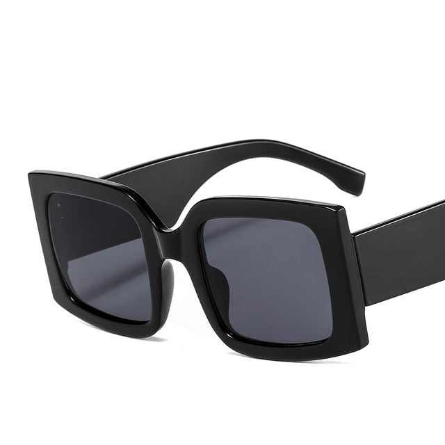 Women's Riley Square Sunglasses – Elegant UV400 Style – detail view