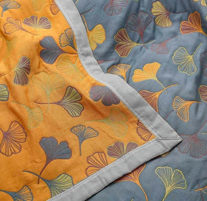 Reversible quilted bedspread with a ginkgo leaf print and wide binding - view 5