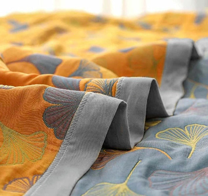 Reversible quilted bedspread with a ginkgo leaf print and wide binding - view 6