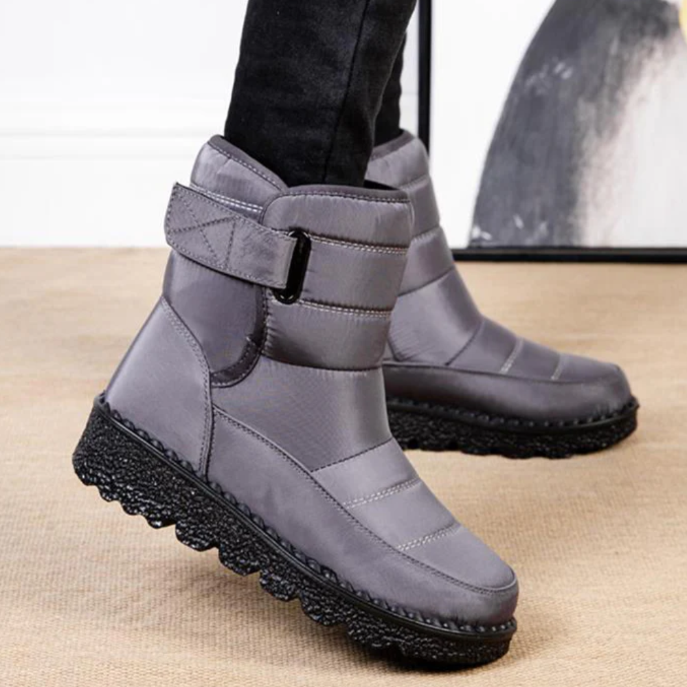 Women's quilted snow boots with a hook-and-loop strap and plush lining