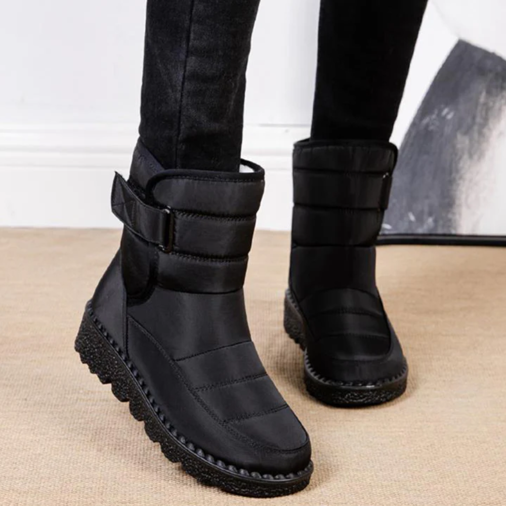 Women's quilted snow boots with a hook-and-loop strap and plush lining