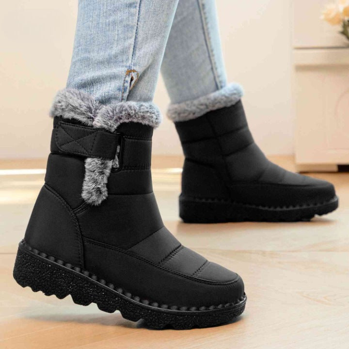 Women's quilted winter ankle boots with a faux fur cuff and strap - black