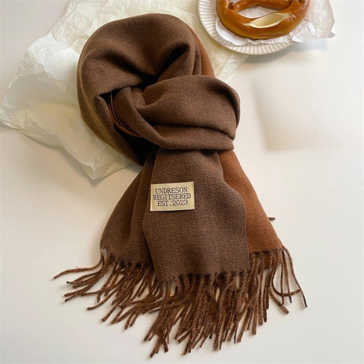 Women's reversible two-tone scarf with fringe and a small fabric label - brown