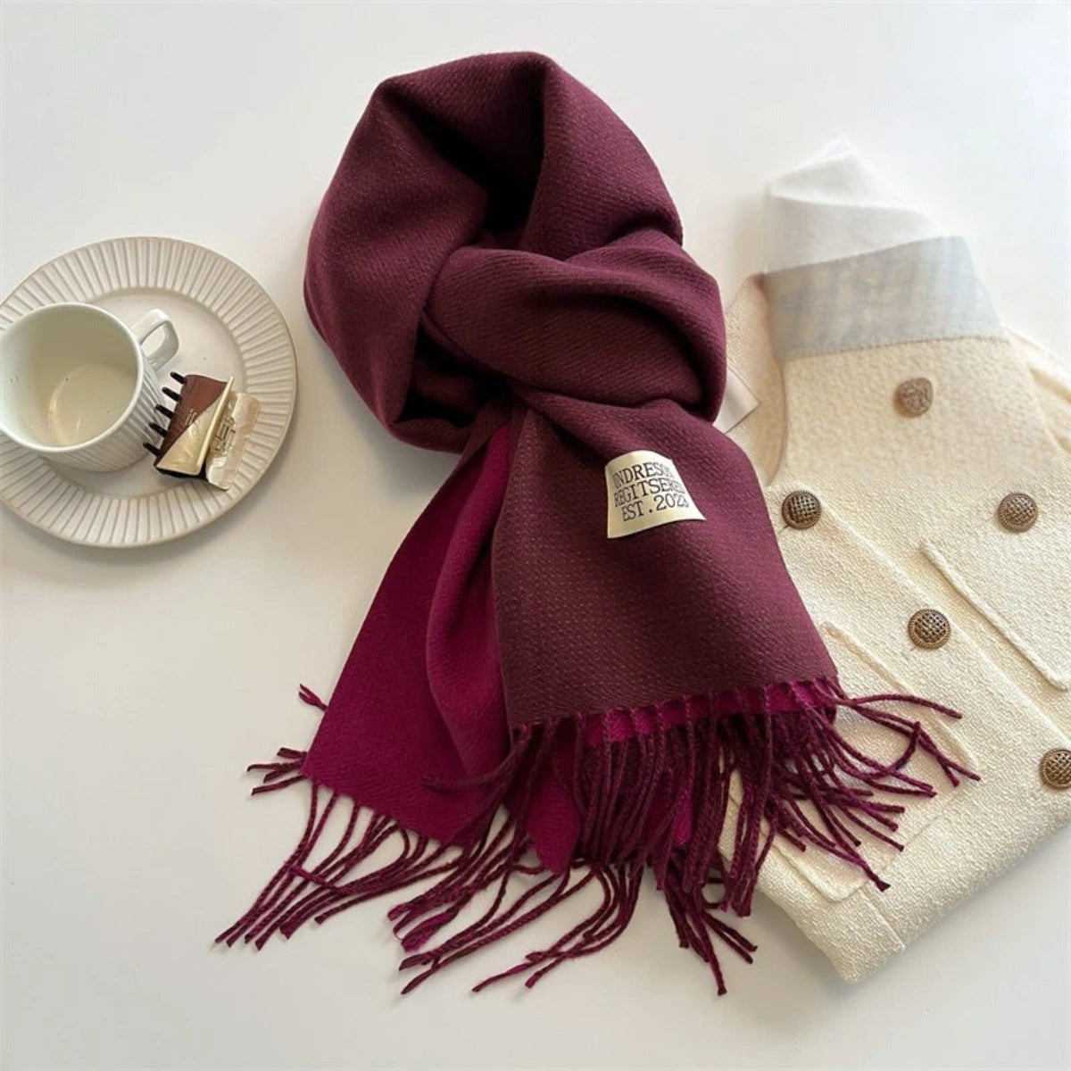 Women's reversible two-tone scarf with fringe and a small fabric label - aubergine
