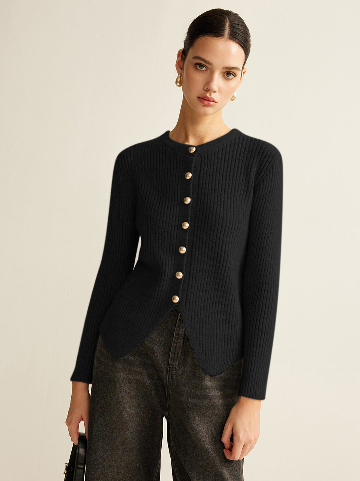 Women's ribbed crew neck cardigan with metal buttons and a scalloped hem - black