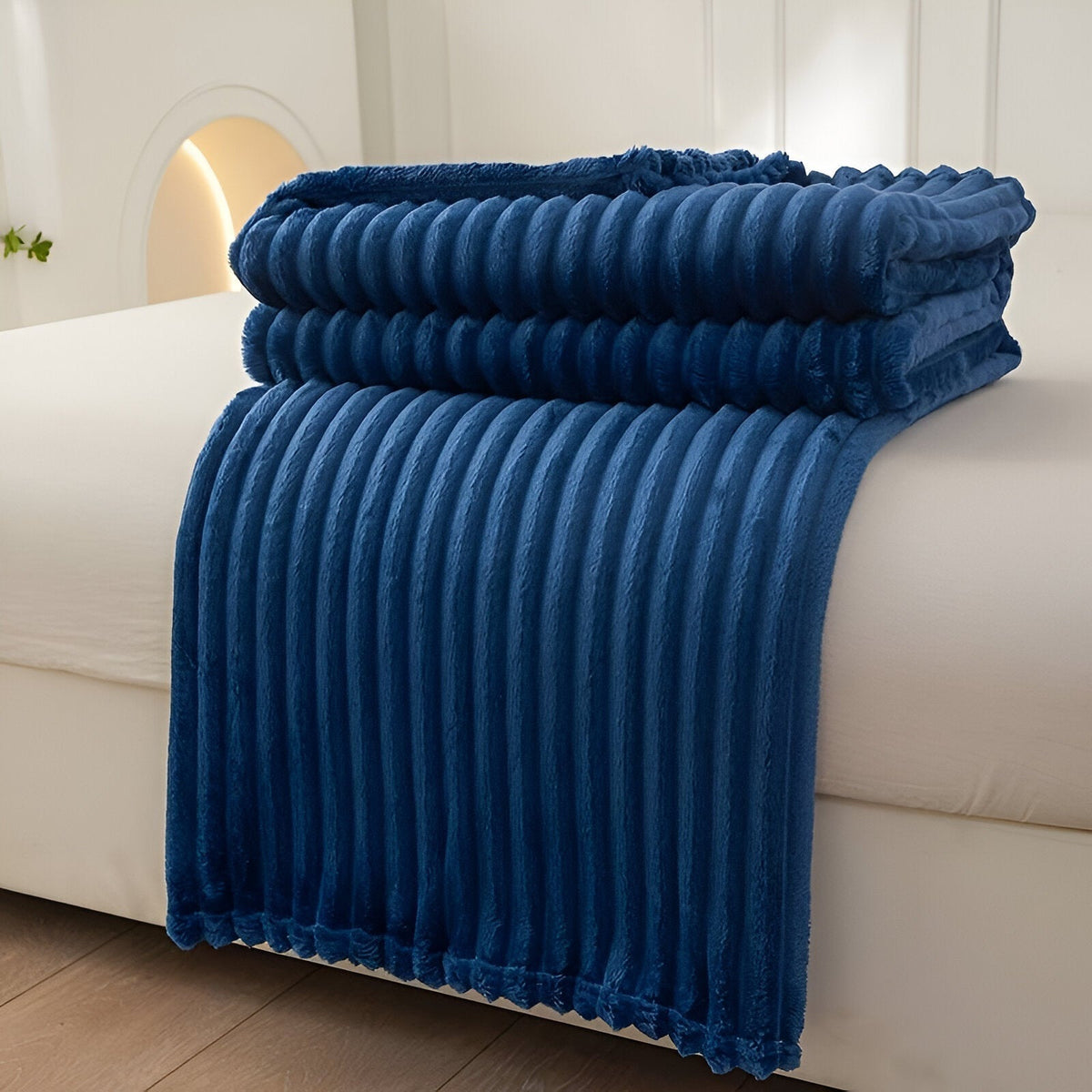 Fleece throw with a ribbed texture in soft plush - royal blue