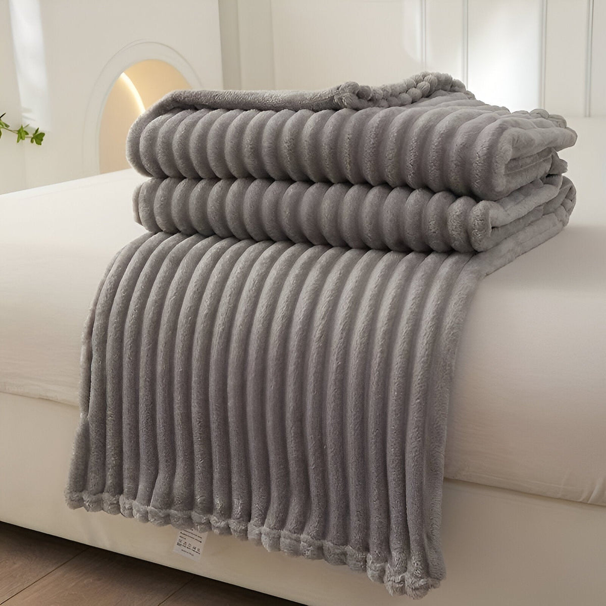 Fleece throw with a ribbed texture in soft plush - light grey