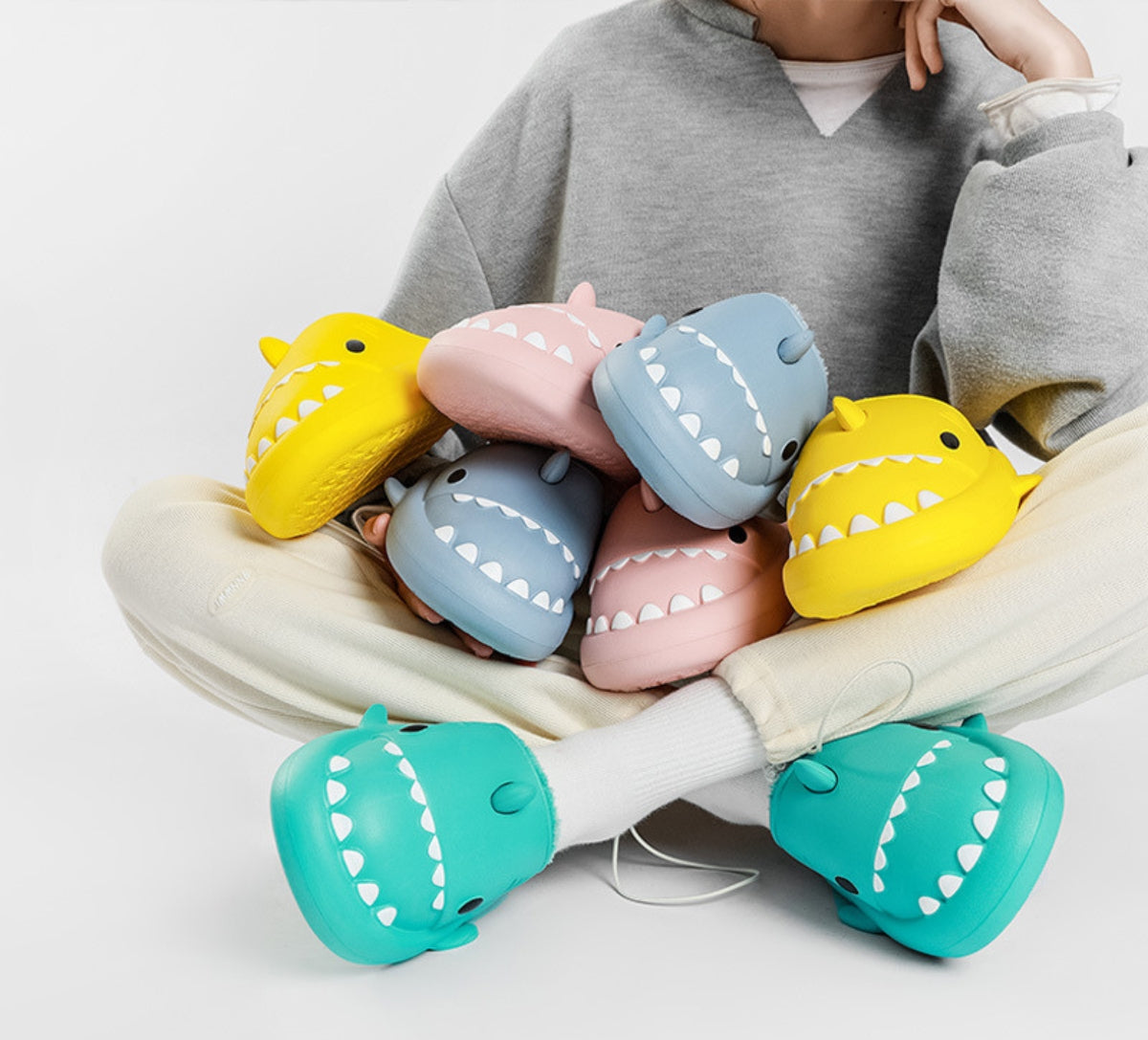 Slippers shaped like a shark's head with teeth, eyes, a fin and plush lining - view 3