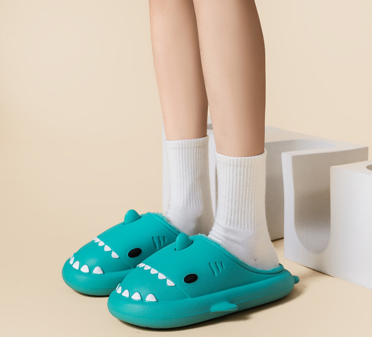 Slippers shaped like a shark's head with teeth, eyes, a fin and plush lining - turquoise
