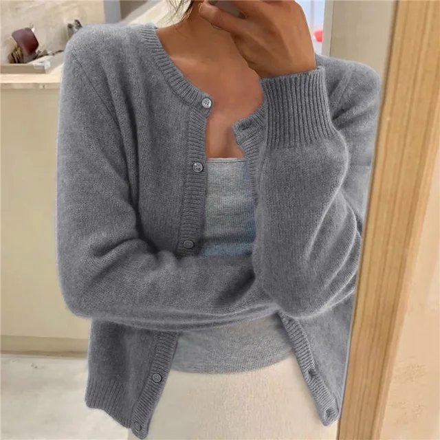 Women's short fine knit cardigan with a crew neck and small buttons - grey