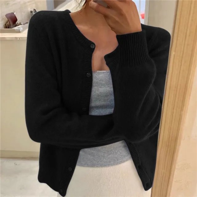 Women's short fine knit cardigan with a crew neck and small buttons - black