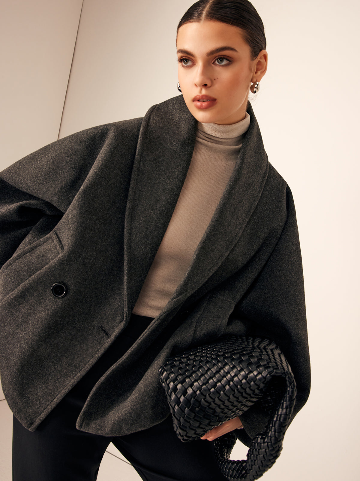 Women's short wool-look coat with a wide shawl collar and full sleeves