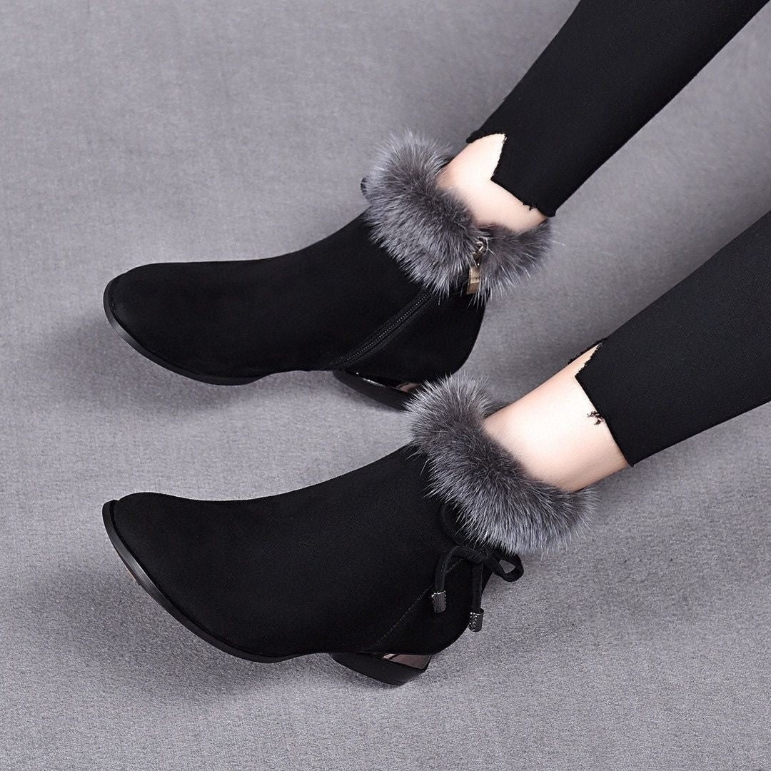 Women's suede-look ankle boots with a faux fur cuff and low heel - black