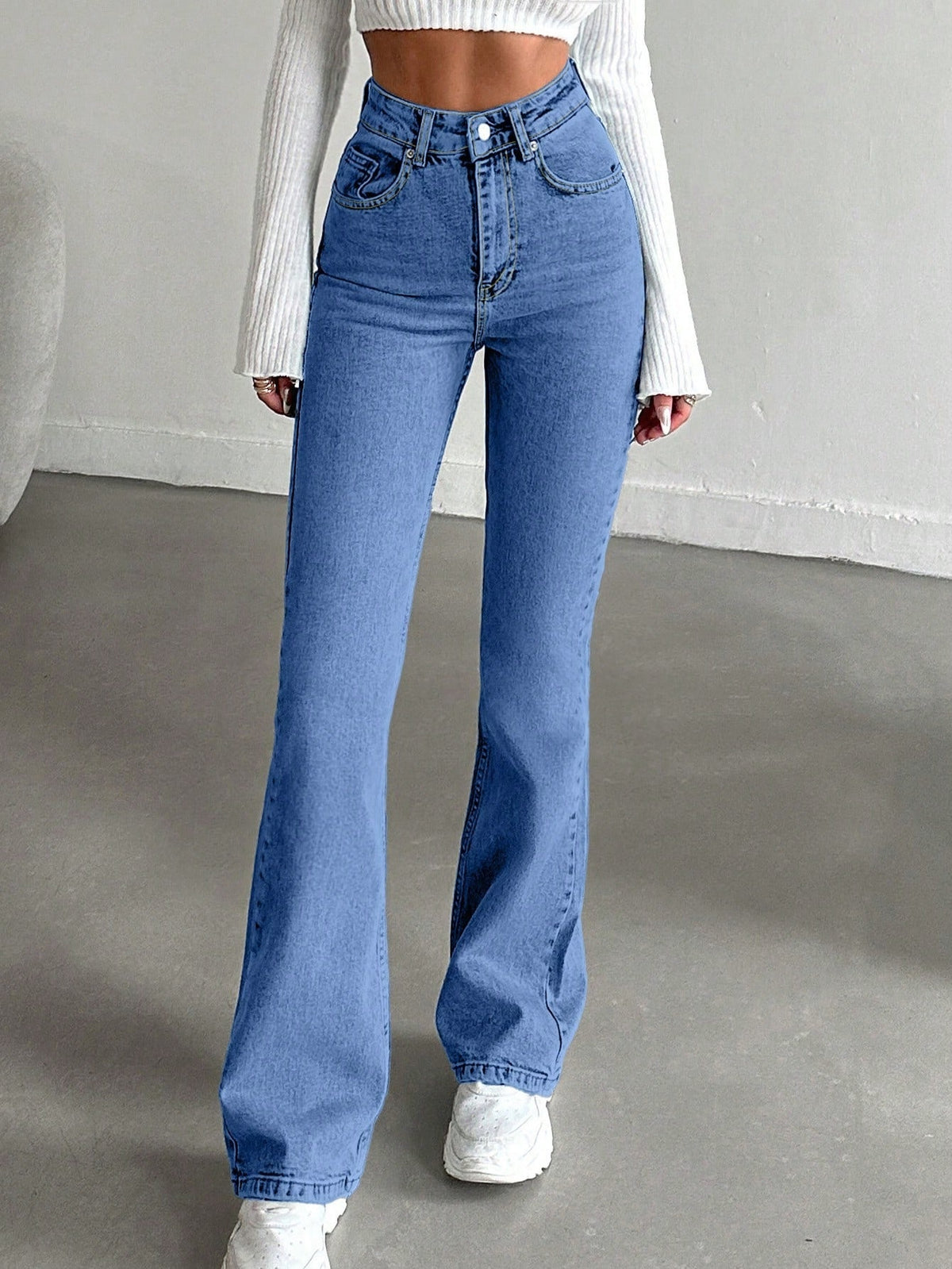 Tall flared jeans for women with a high waist and a leg that flares from the knee - blue