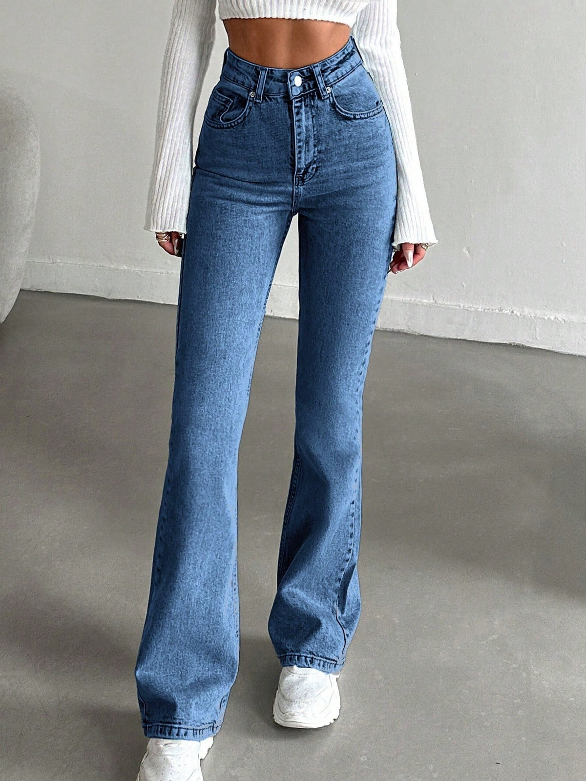 Tall flared jeans for women with a high waist and a leg that flares from the knee - mid blue