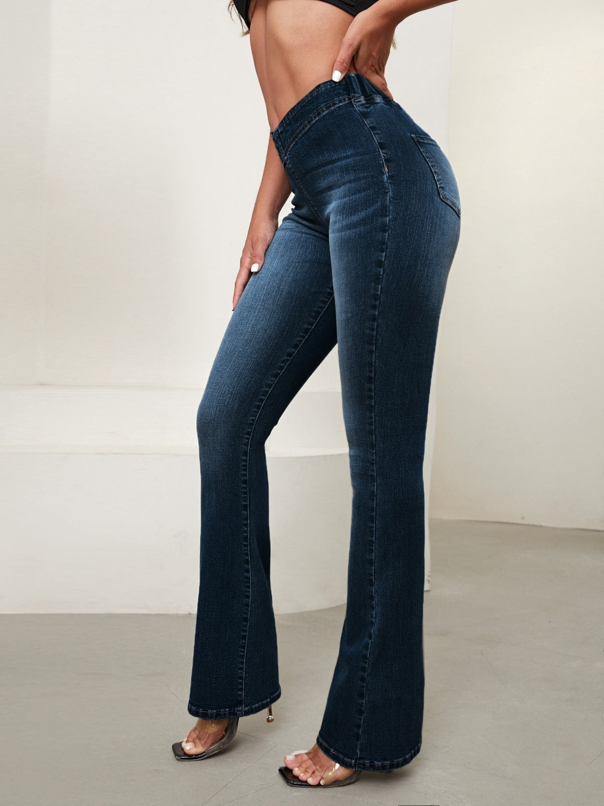 Thermal lined flared jeans for women with a V-shaped waistband - view 9