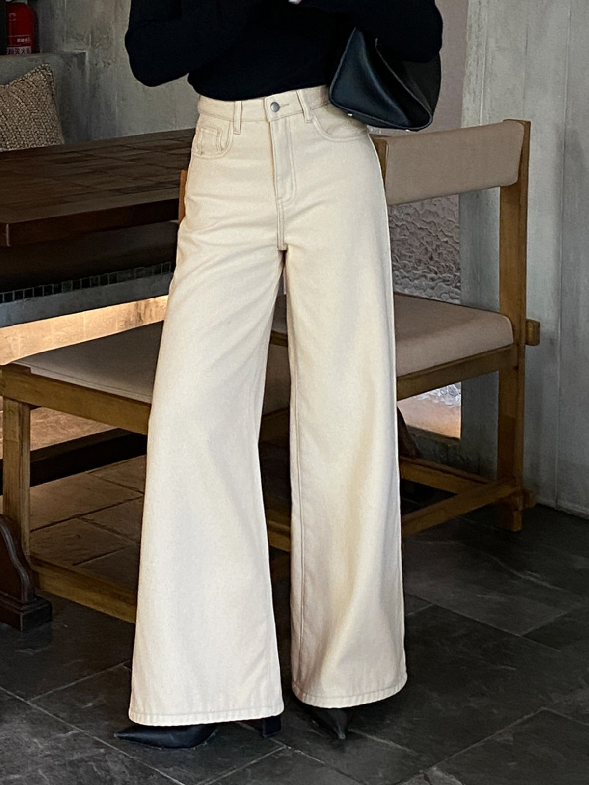 Thermal lined jeans for women in ecru with a straight, roomy leg - view 3
