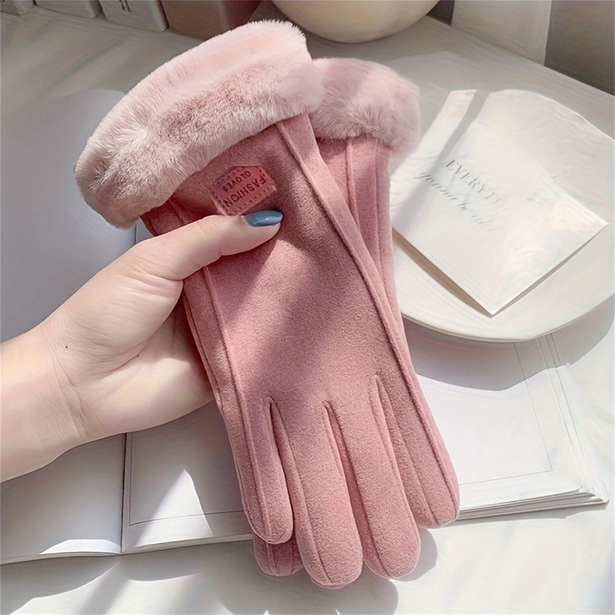 Touchscreen gloves for women in a suede look with a plush cuff - pink