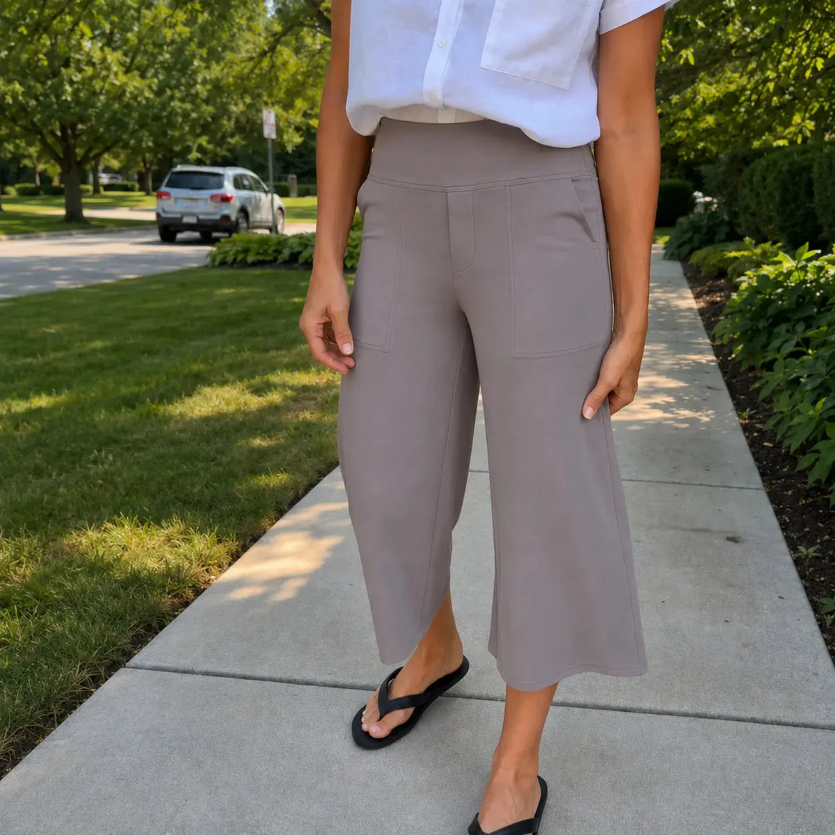 Women's high waist wide-leg trousers in Taupe
