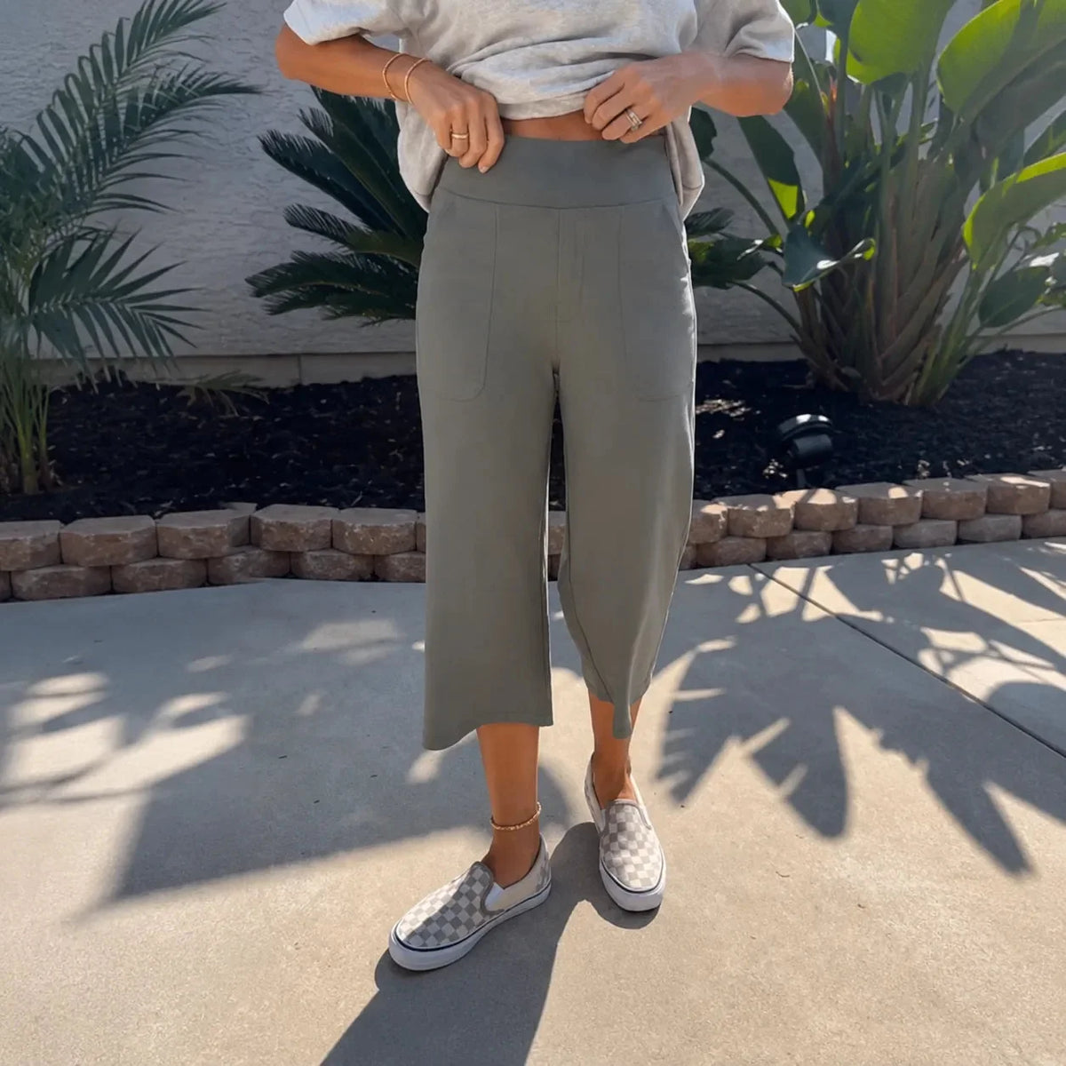 Women's high waist wide-leg trousers in Grey