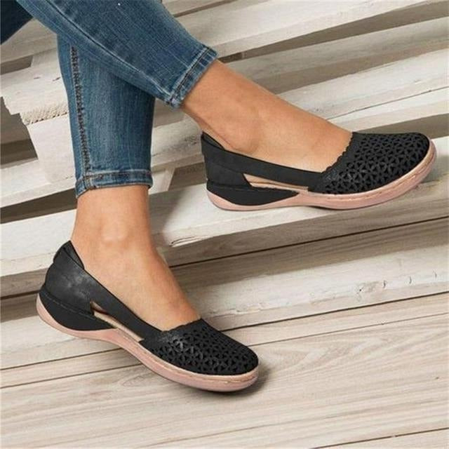 Women's wide fit ballet flats with a roomy cut-out toe and a hidden heel - black