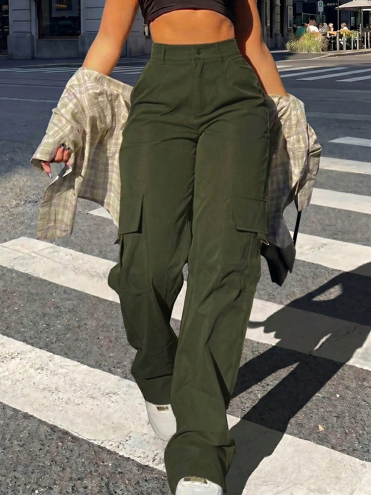 Wide leg cargo trousers for women with high waist, side flap pockets and a long straight leg - olive