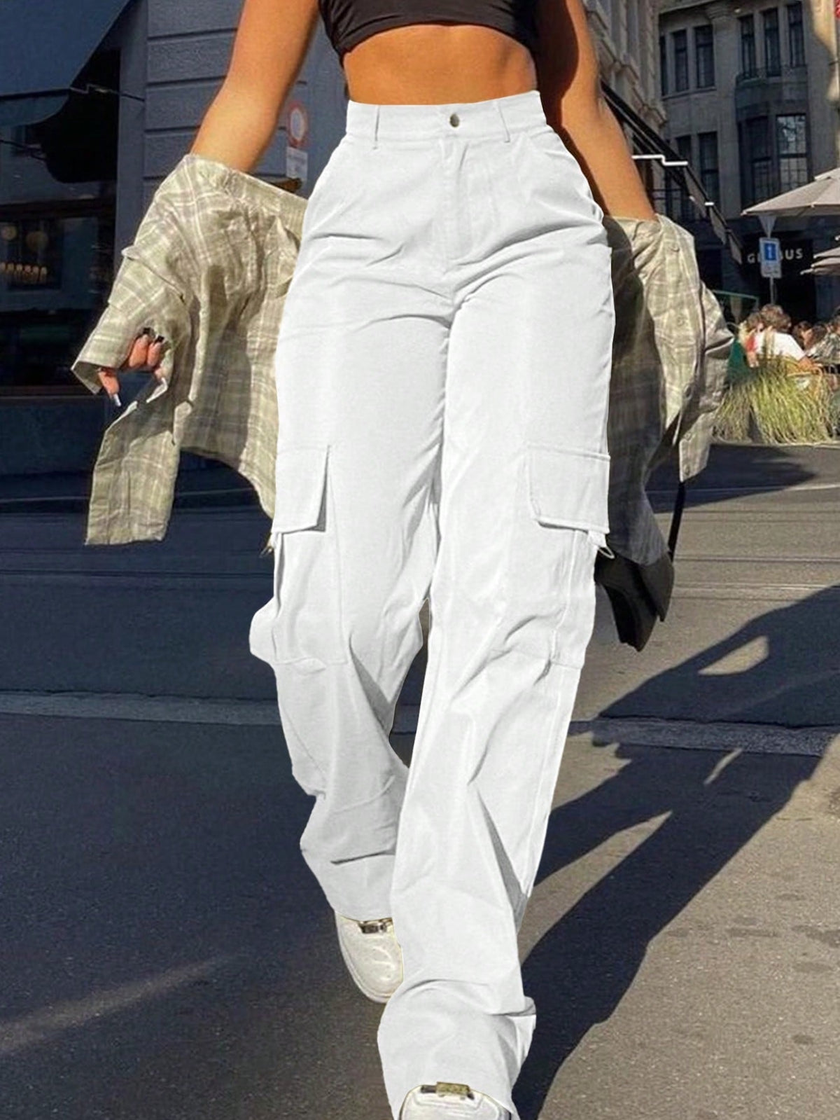Wide leg cargo trousers for women with high waist, side flap pockets and a long straight leg - view 10