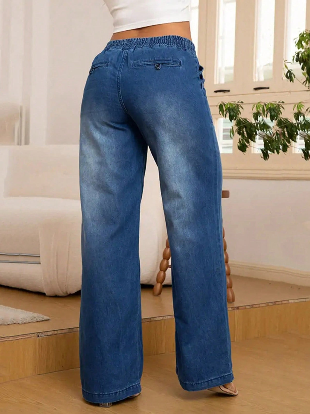 Wide leg jeans for women with an elastic drawstring waist and patch pockets - view 8