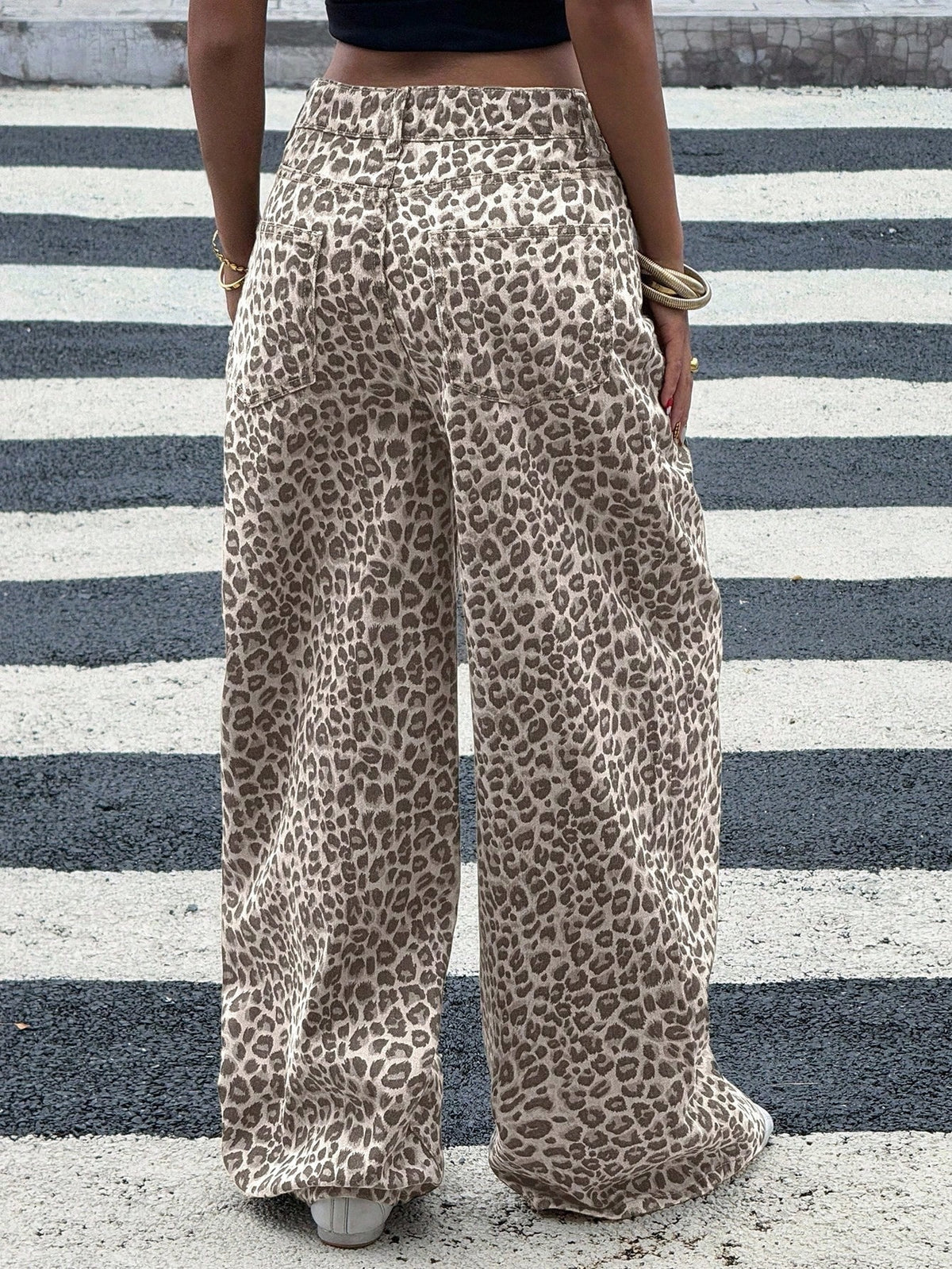 Leopard print jeans for women in cotton denim with a wide straight leg - beige