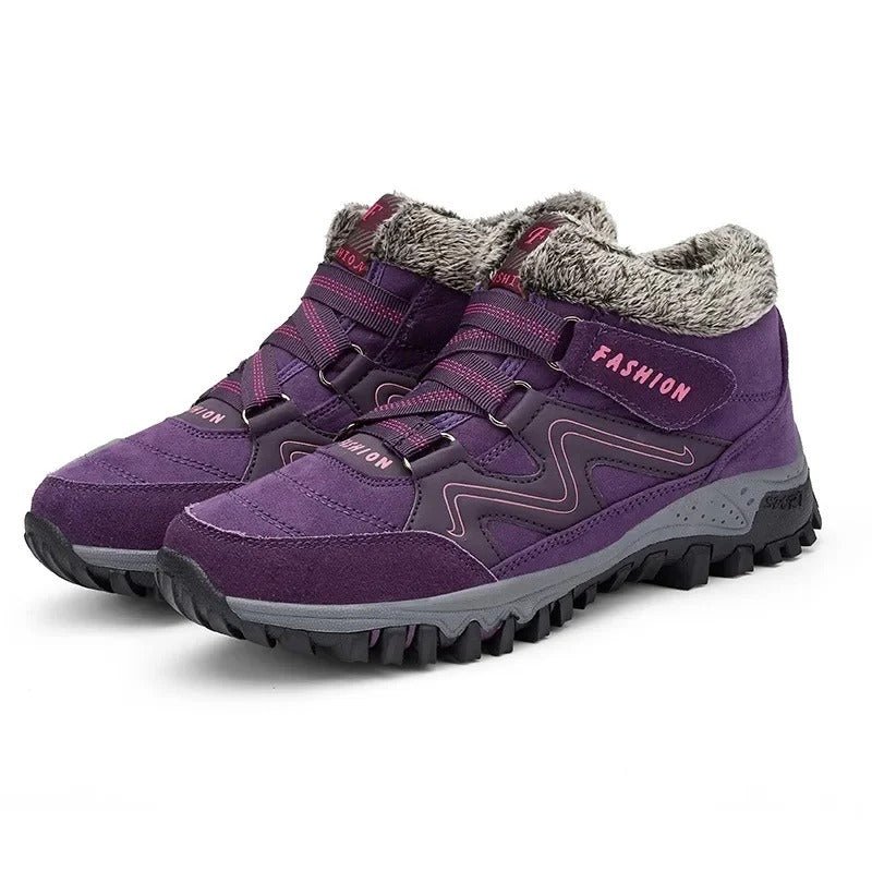 Unisex winter trainers with elastic straps and a faux fur collar in purple